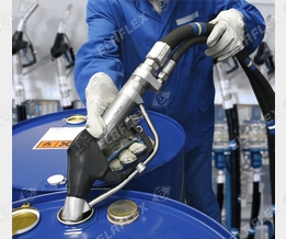Lösungsmittelabfüllung mit integrierter Gasrückführung im Zapfventil