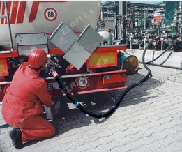 Entladung Chemie-Tankwagen