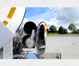 Schlauchrohr an Straßentankwagen für Chemikalien