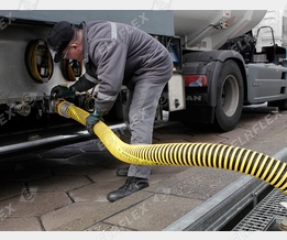 Entladung Mineralölprodukte an der Tankstelle (Tankwagen zu Erdtank)