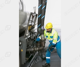 Terminal / Gantry: 'Polypal Oil' Schlauchleitungen zur Untenbeladung von Tankwagen