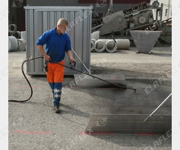 Tar (bitumen) spraying hose HB-ST in action